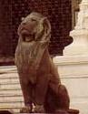 ORAN UN DES LIONS DE L ENTREE DE LA MAIRIE